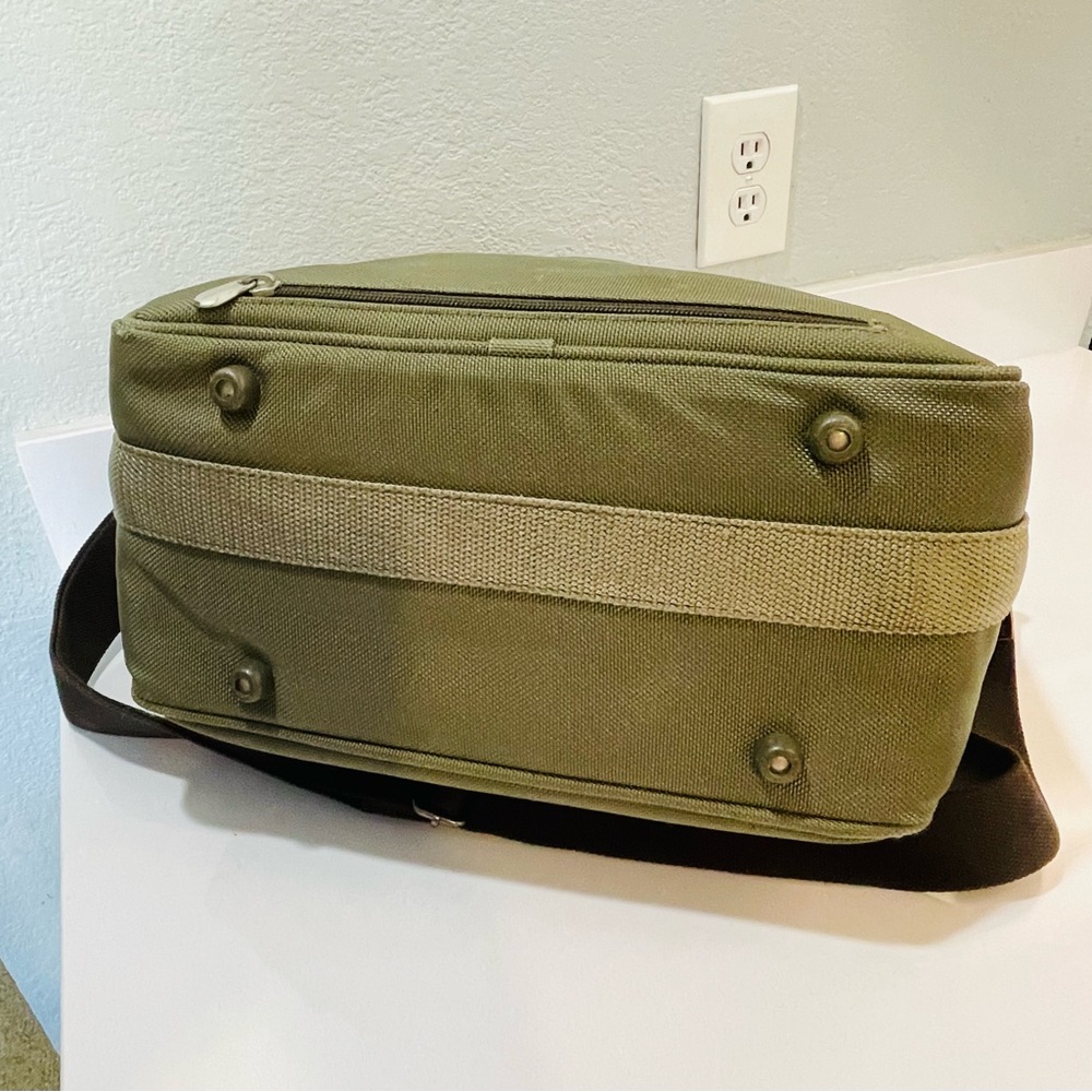 Briggs & Riley Hanging Carry-On Travel Bag - Picture 5 of 15